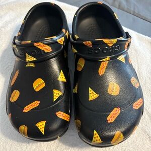 CROCS NON-SLIP Black Chef Clogs with food motif (hamburger,hotdog, pizza)